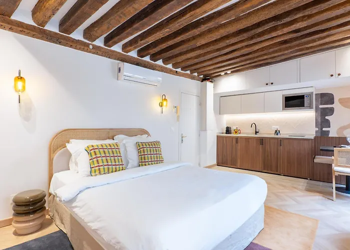 Holidaysinparis - Bourg Tibourg
